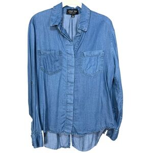 C’est Toi blue chambray roll tab button-down top size large